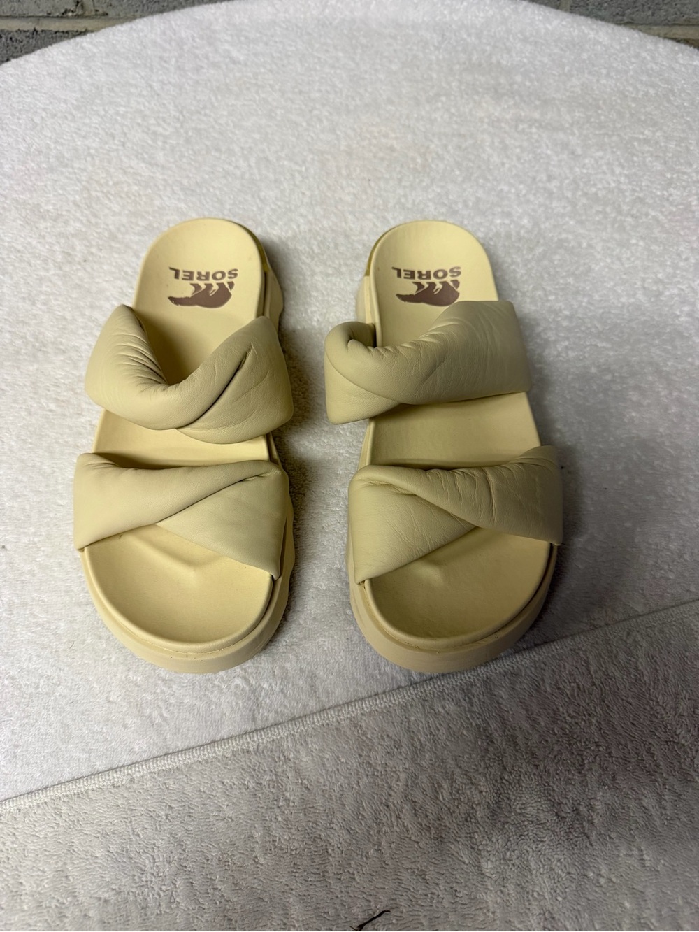 Sorel Women's cream vibe  Twist-Strap Slide Sandals size 8